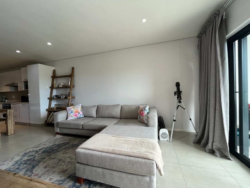 Modern 2 Bedroom, 2 Bathroom Apartment for Sale - Photo 5