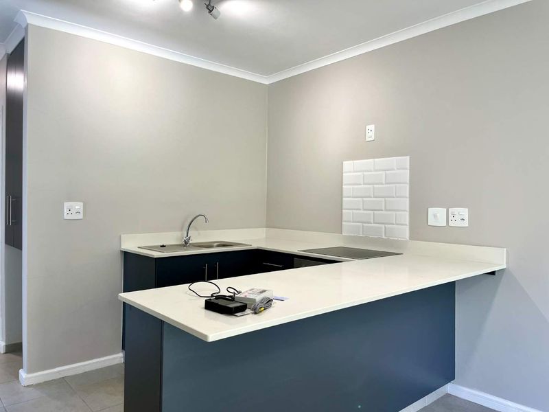 Stylish 2-Bedroom Apartment with Private Garden in Waterfall - Photo 2