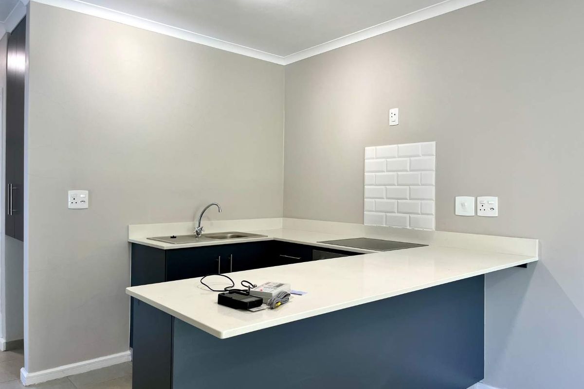 Stylish 2-Bedroom Apartment with Private Garden in Waterfall - Photo 2