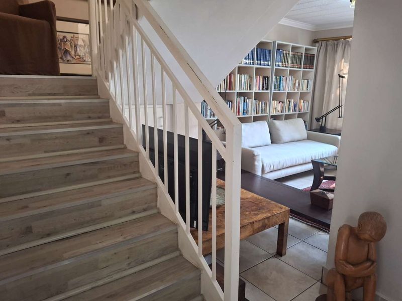 A BEAUTIFUL THREE BEDROOM TOWNHOUSE - Photo 7