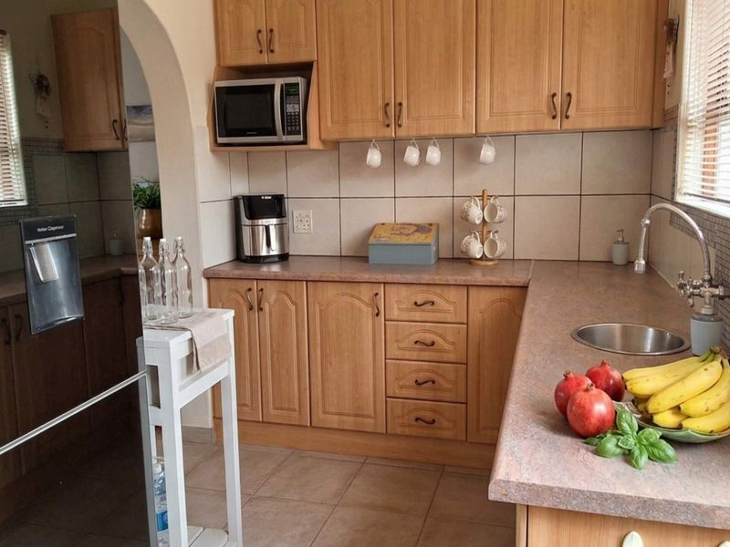 Charming 3 Bedroom Family Home for Sale in Dana Bay - Photo 6