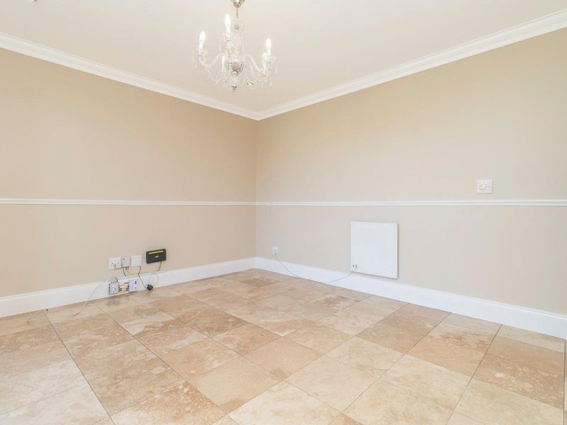 ELEGANT APARTMENT IN A PREMIER MATURE LIFESTYLE ESTATE - Photo 9