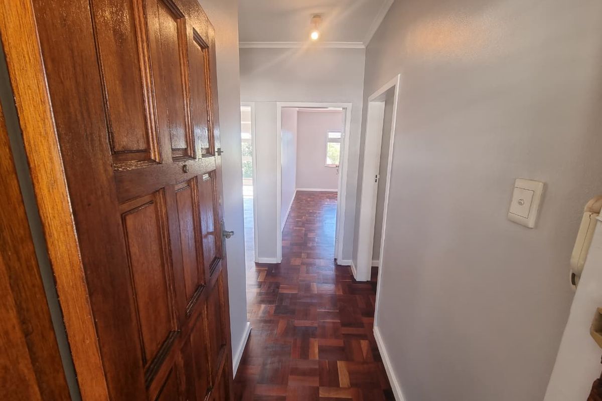 Refurbished Unfurnished 2-Bedroom Apartment To Rent in Newlands - Photo 2