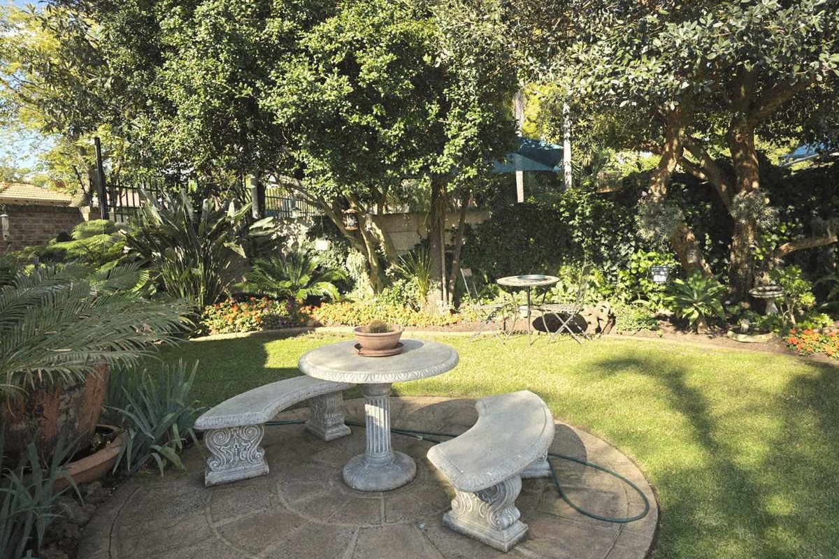 Stunning Home - Photo 5