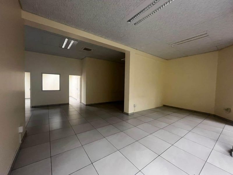 Prime business property to let, Southern industrial - Photo 1
