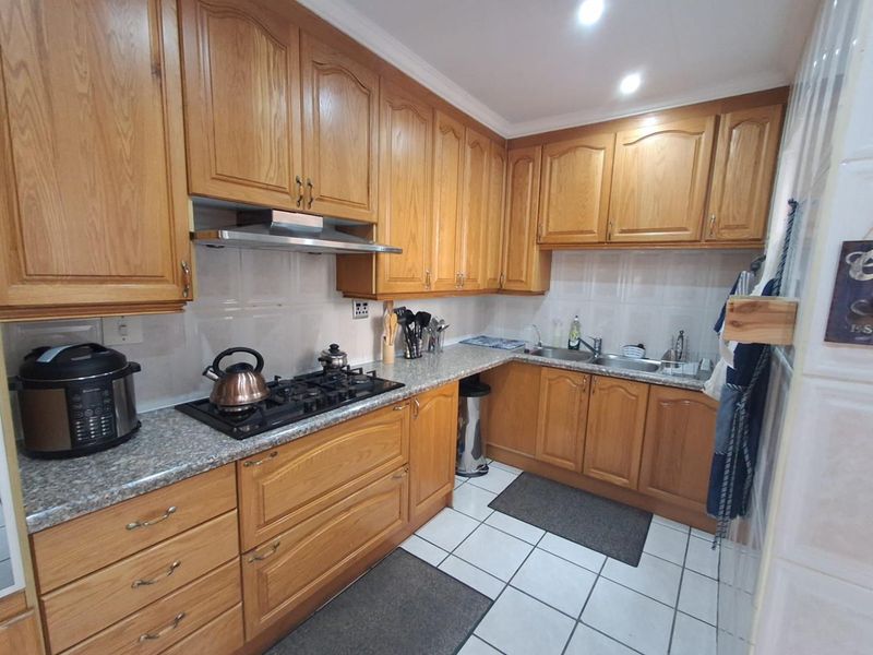PET FRIENDLY FAMILY TOWNHOUSE - NEW REDRUTH - Photo 5