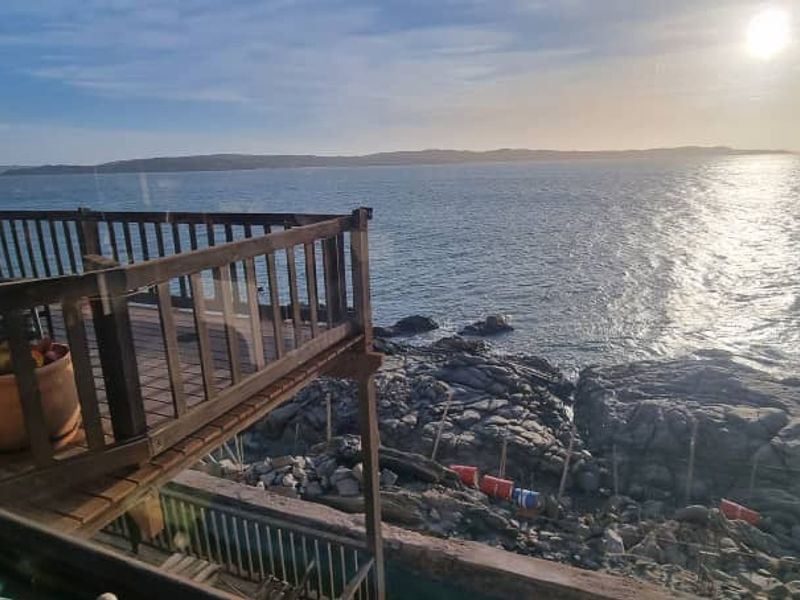 🌊 Exquisite Oceanfront Retreat – 5 En-Suite Bedrooms, Natural Pool & Unmatched Sunset Views - Photo 4