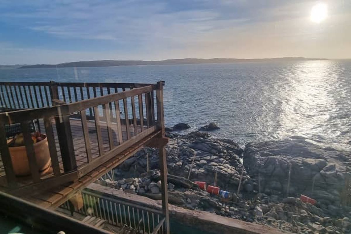 🌊 Exquisite Oceanfront Retreat – 5 En-Suite Bedrooms, Natural Pool & Unmatched Sunset Views - Photo 4