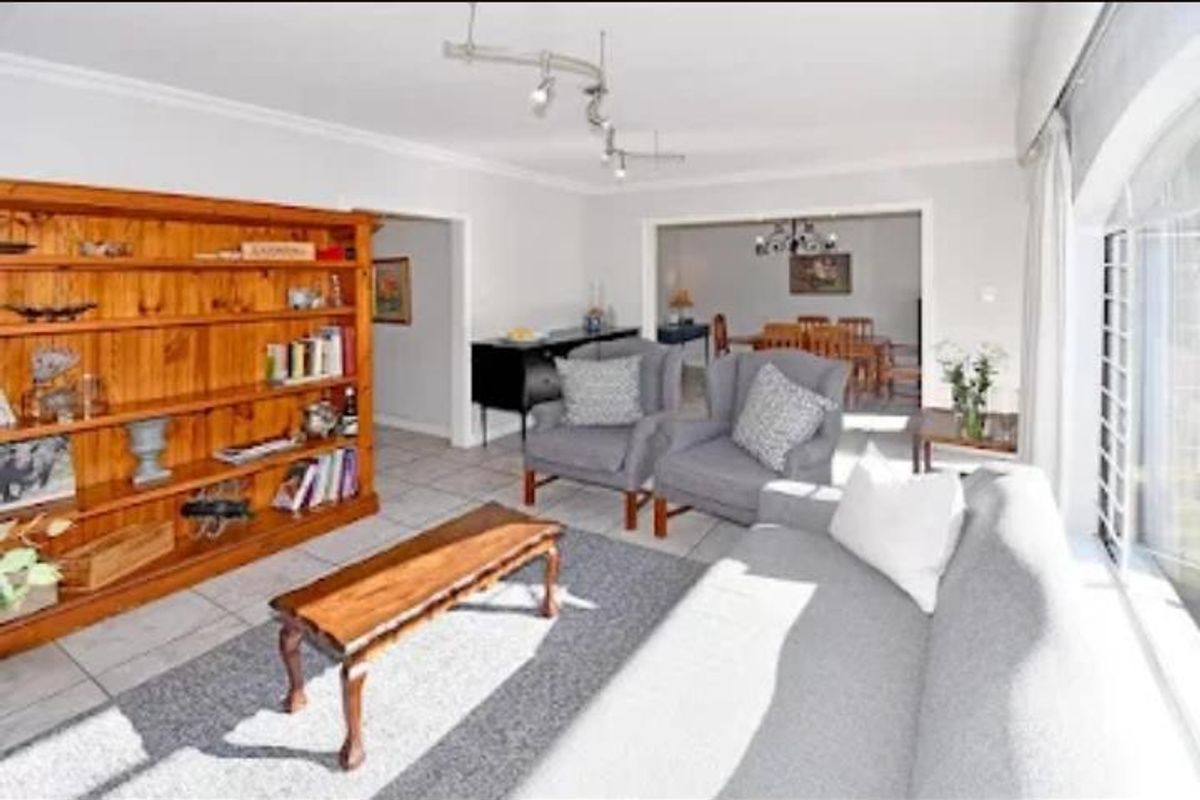 3 Bedroom immaculately renovated townhouse in Borrowdale drive - Photo 3