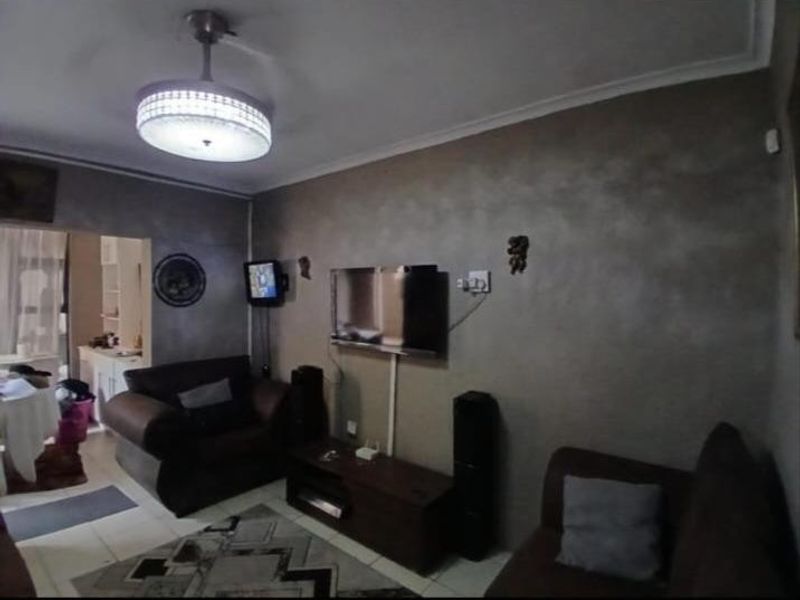 3 Bedroom House for sale in Motford - Photo 2