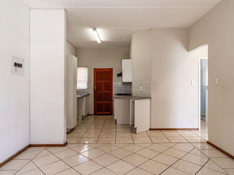 2 Bedroom Townhouse to Rent in Blackheath - Photo 6