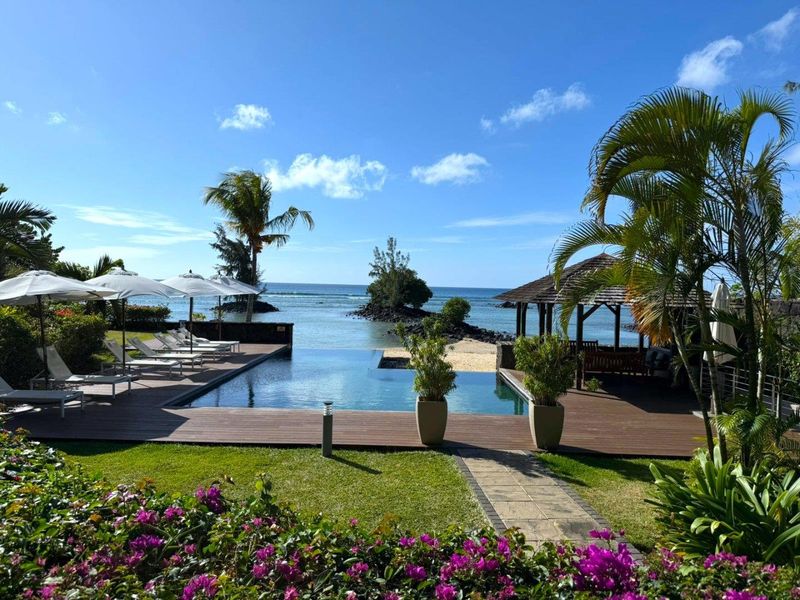 EXCEPTIONAL BEACHFRONT LIVING - Photo 3