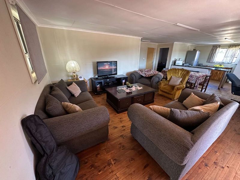 3 BEDROOM HOUSE ON  2HA PLOT FOR SALE - Photo 8