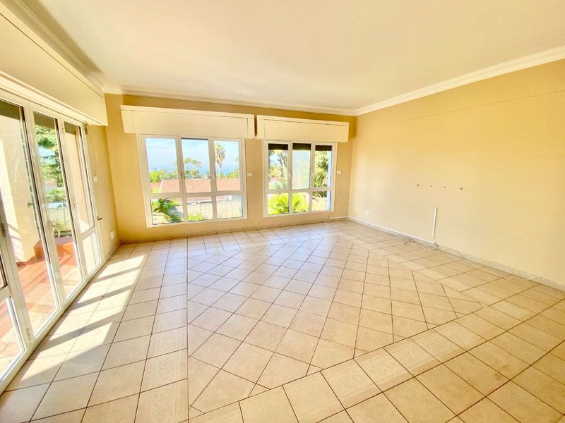 Hendra Estates - Rare Find! Large Family home To Rent With Flat and Staff Accom In Umhlanga - Photo 9