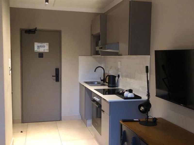 Stunning Fully Furnished Studio Apartment - Photo 7