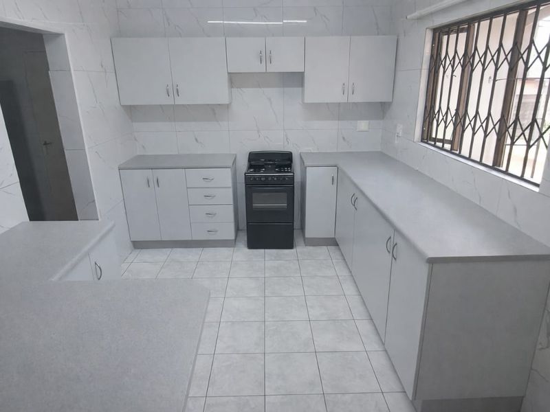 Spacious 3-Bedroom Home with Pool in Birdswood, Richards Bay - Photo 2