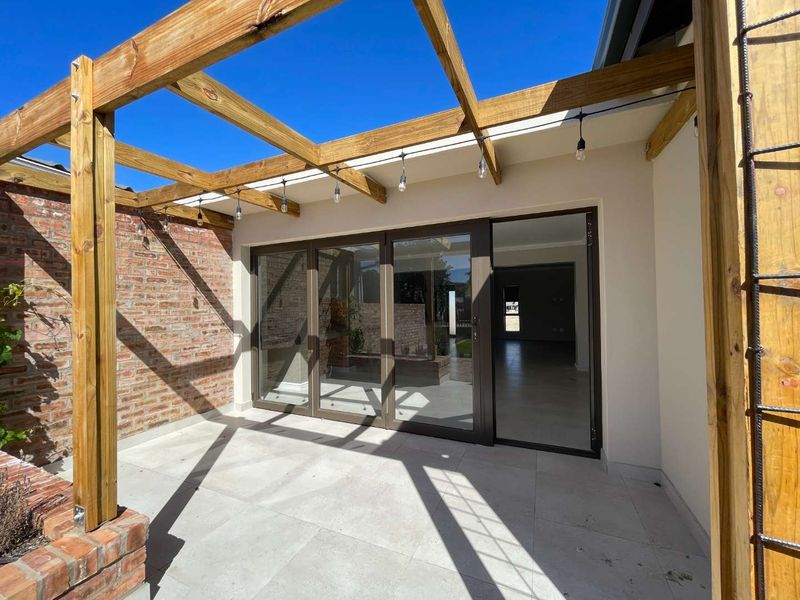 Newly Renovated 3 Bedroom Luxury Home For Sale in Hartenbos Central - Photo 10