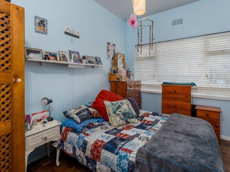 First floor living, close to the beach and shops. - Photo 9