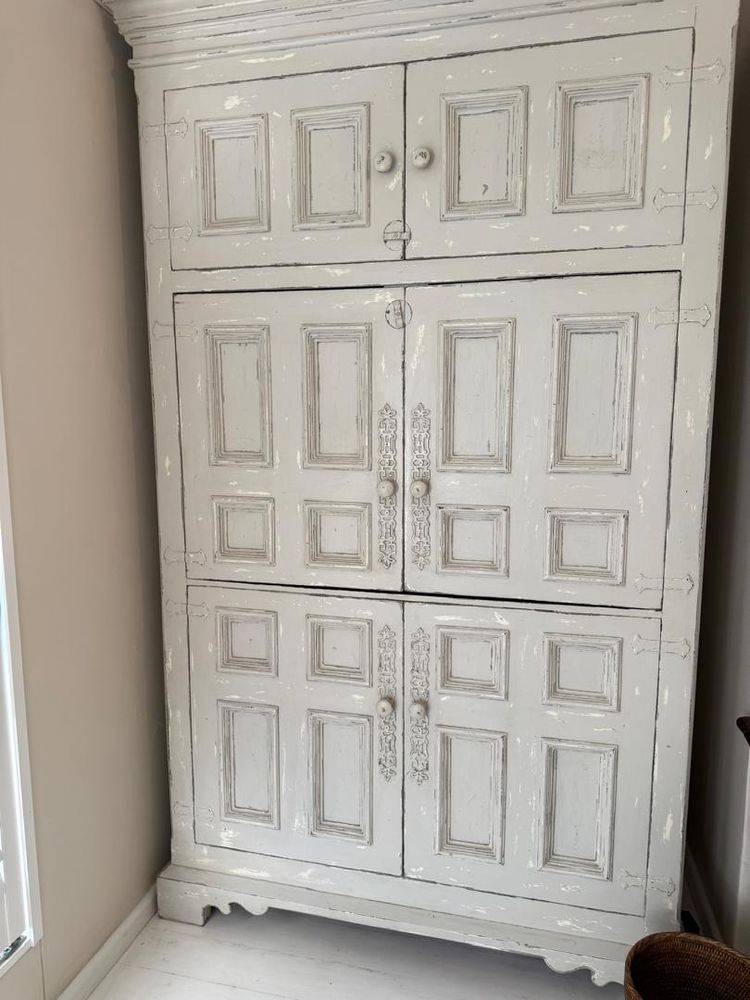 cupboard decor in main bedroom