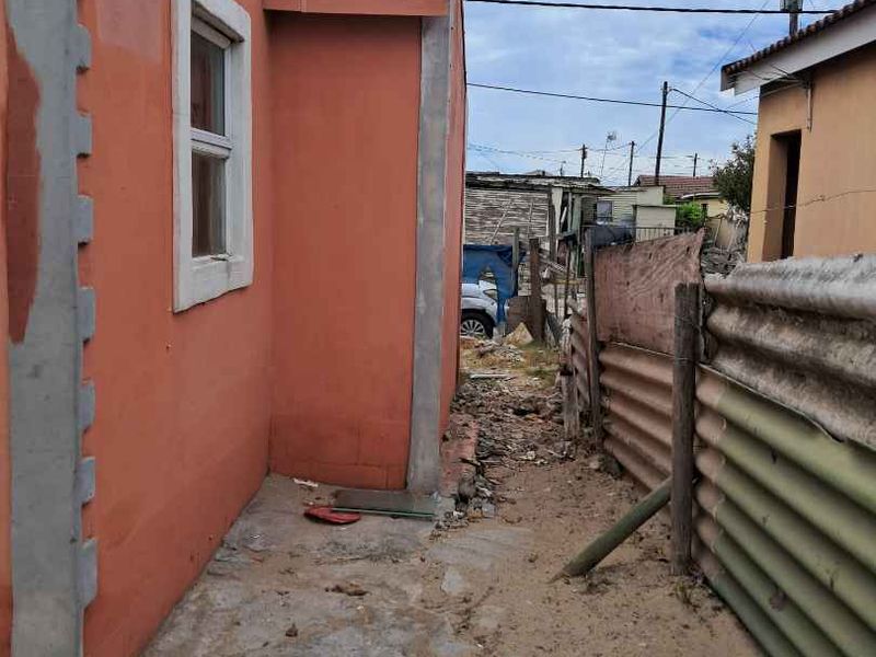 Charming 2-Bedroom House in Site C - Priced at R290,000 - Photo 4