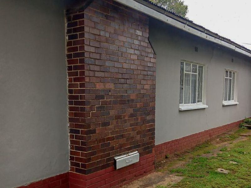 Exceptional 5-Bedroom Home for Sale - Prime Corner Stand in Villiers - Photo 6