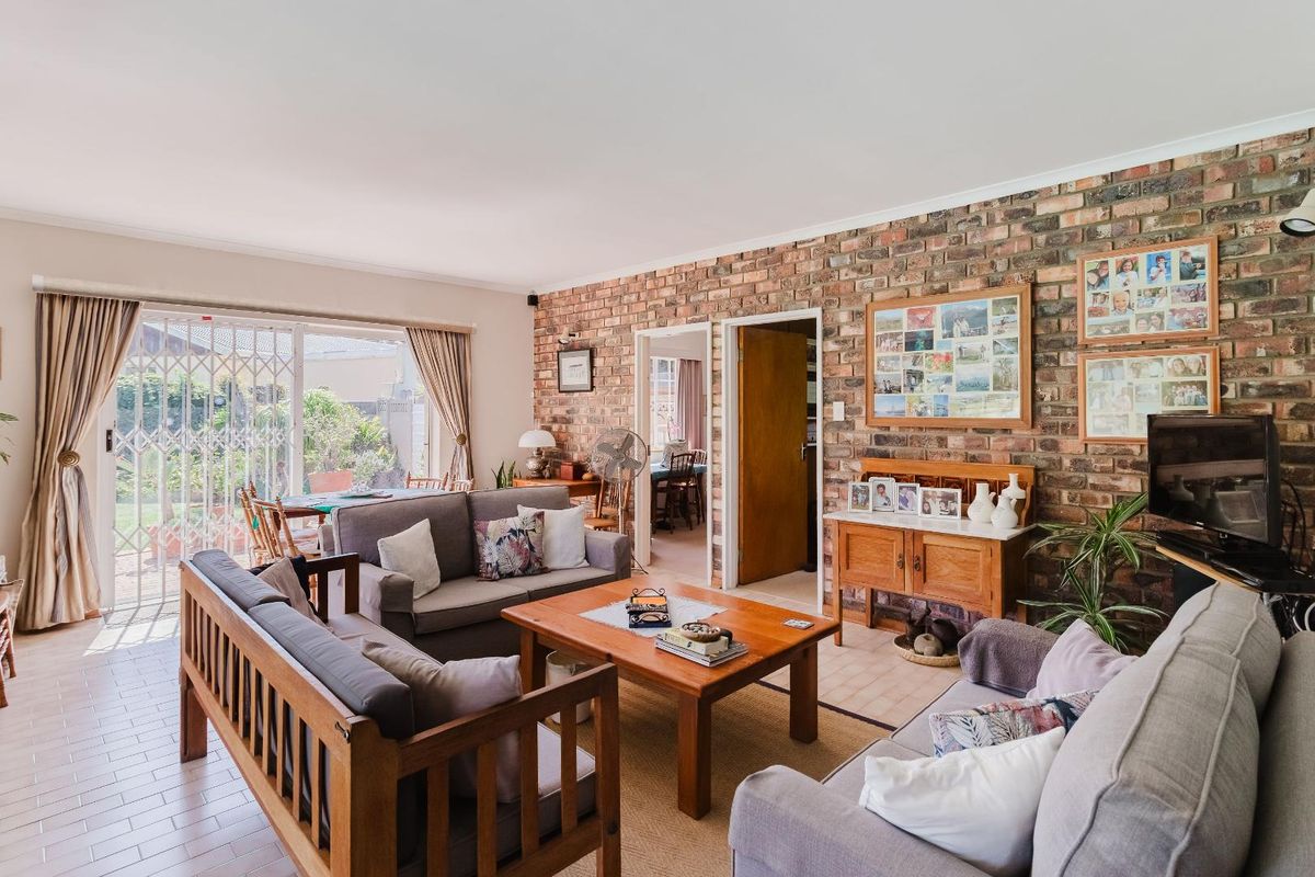 Nestled in the ever-popular suburb of Sunridge Park, this property offers more than just a home - it offers a lifestyle. - Photo 4