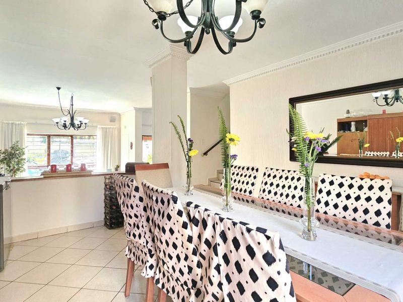 Spacious 3/4 Bedroom Sandton Townhouse Offering The “Best” Future Property Investment - Photo 7