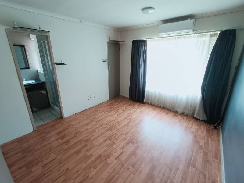 BEAUTIFUL TOWNHOUSE IN SECURE COMPLEX FOR SALE!!!! - Photo 10