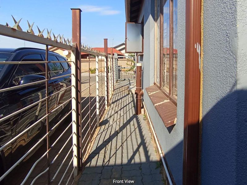 Charming 2 bedrooms house for sale in Soshanguve VV - Photo 3