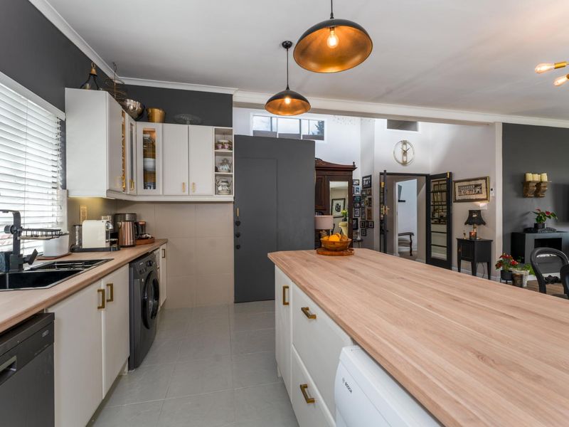 COMFY AND WELCOMING - Photo 10