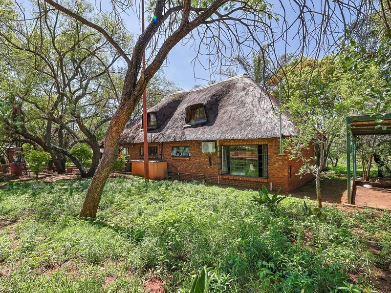 4.2ha Smallholding With Warehouse, Flats & Thatched Home – Kameeldrift West - Photo 9