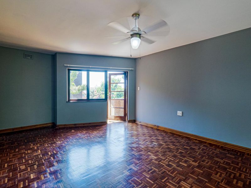 Spacious unit with sea and river views - Photo 4