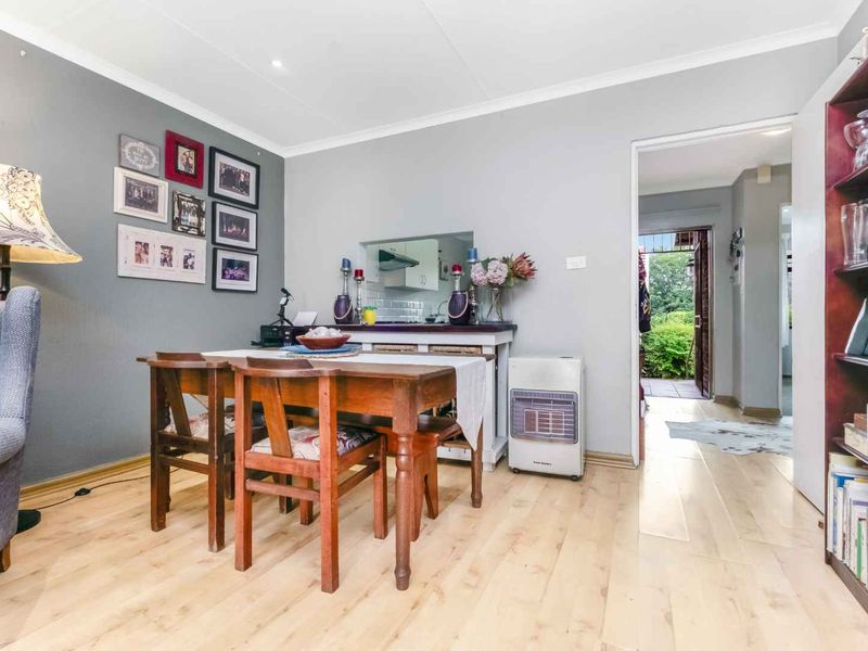 POSITION PLUS POTENTIAL – A PRIVATE LIGHT-FILLED FEEL HAPPY HOME - Photo 5