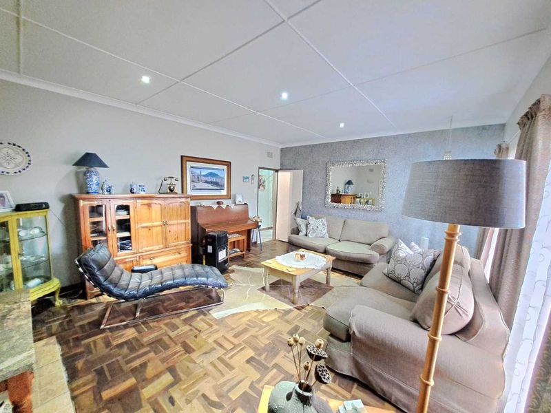4 Bedroom Home for Sale in Cinderella - Photo 7