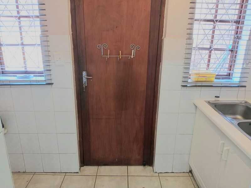 Spacious 3-Bedroom Apartment in Secure Complex (SOLE MANDATE) - Photo 4