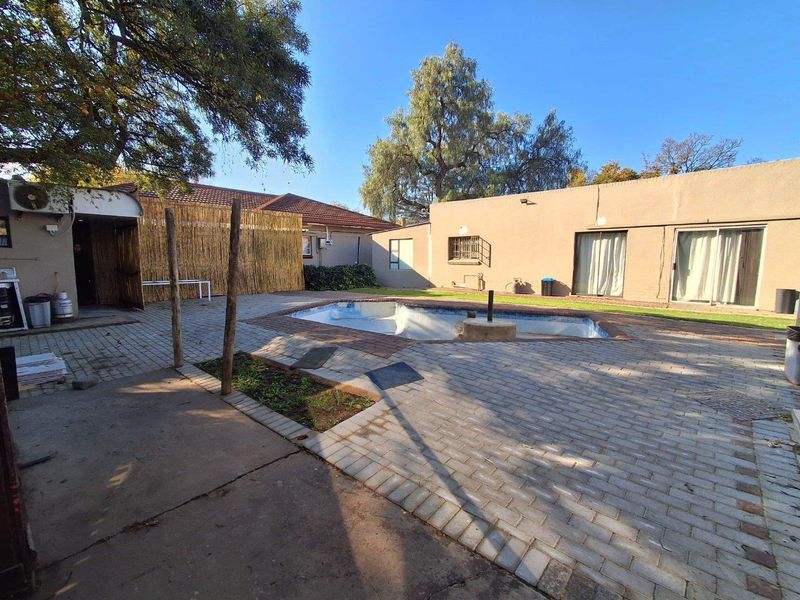 Profitable Business Opportunity: Guest House for Sale with Long Term Contracts - Photo 8