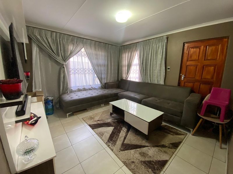 3 Bedroom House for Sale - Photo 7