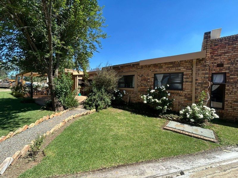 Stunning 5-Bedroom Luxury Home with Business Potential in Benoni AH - Photo 3