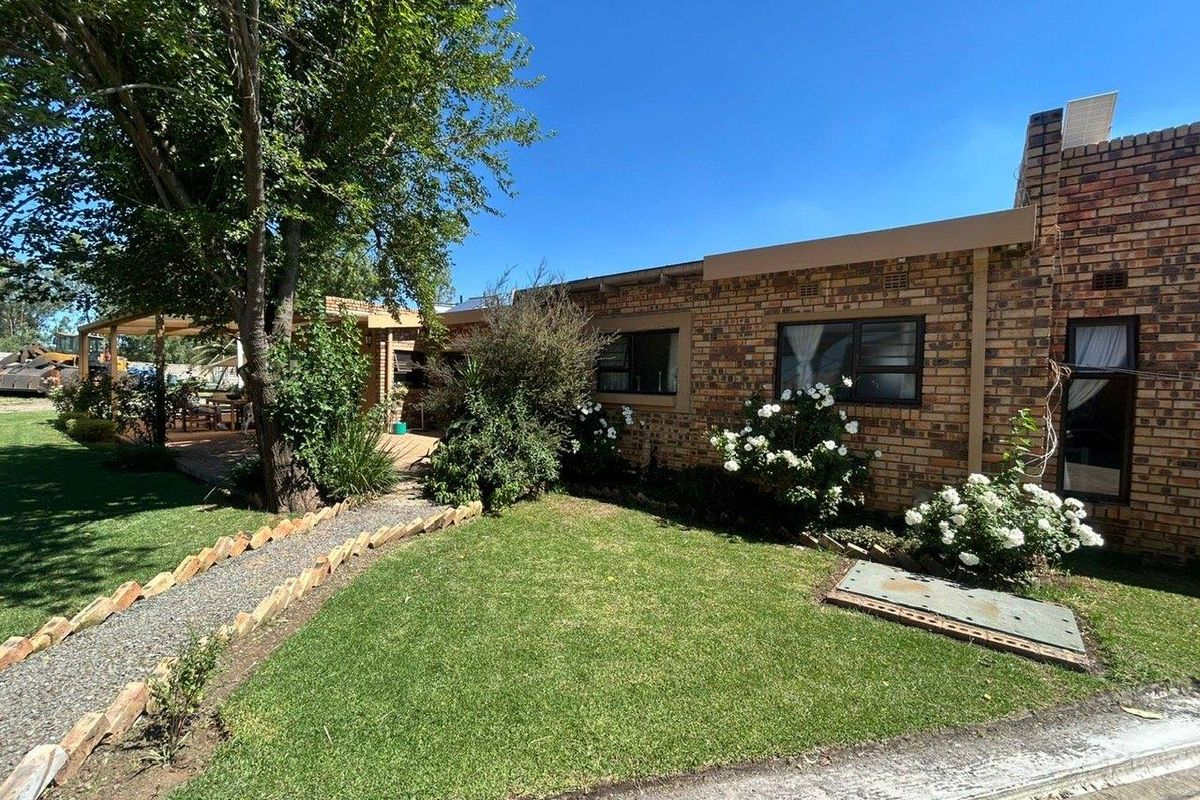 Stunning 5-Bedroom Luxury Home with Business Potential in Benoni AH - Photo 3