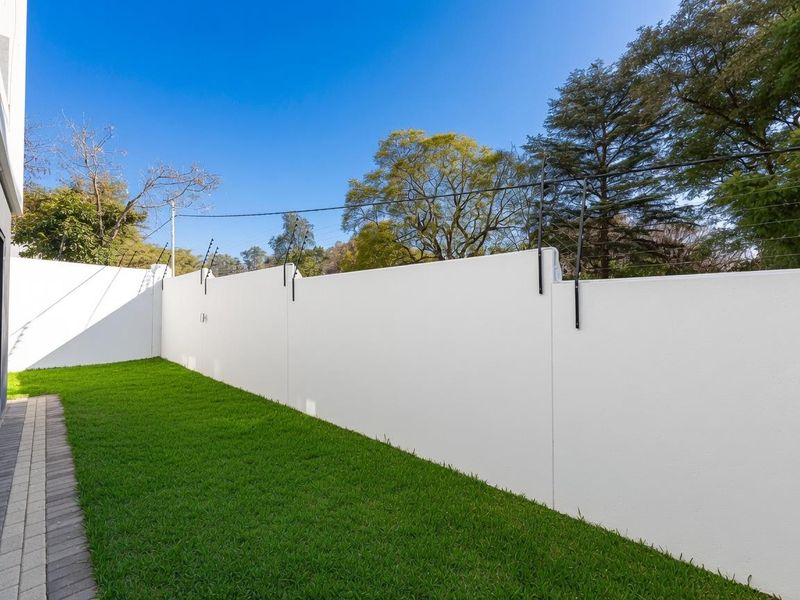 GORGEOUS SPACIOUS 3 BEDROOM HOME FOR SALE IN BRYANSTON - Photo 5