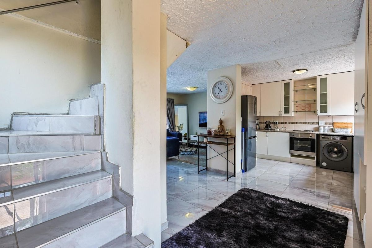 Stylish three-bedroom townhouse is the perfect opportunity for first-time buyers looking for comfort, convenience, and modern living. - Photo 4
