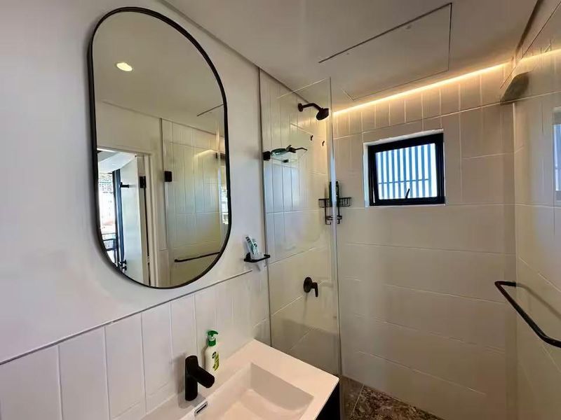 Stylish Apartment at Station House - Photo 5