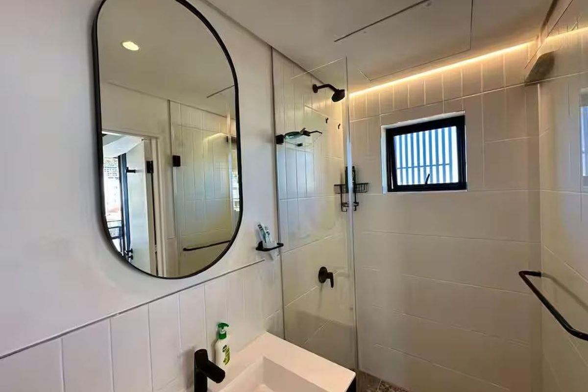 Stylish Apartment at Station House - Photo 5