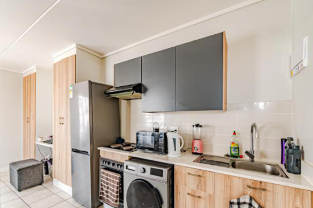 "Stylish 1-Bed in GreenCreek: 5 Mins to The Grove!" - Photo 2