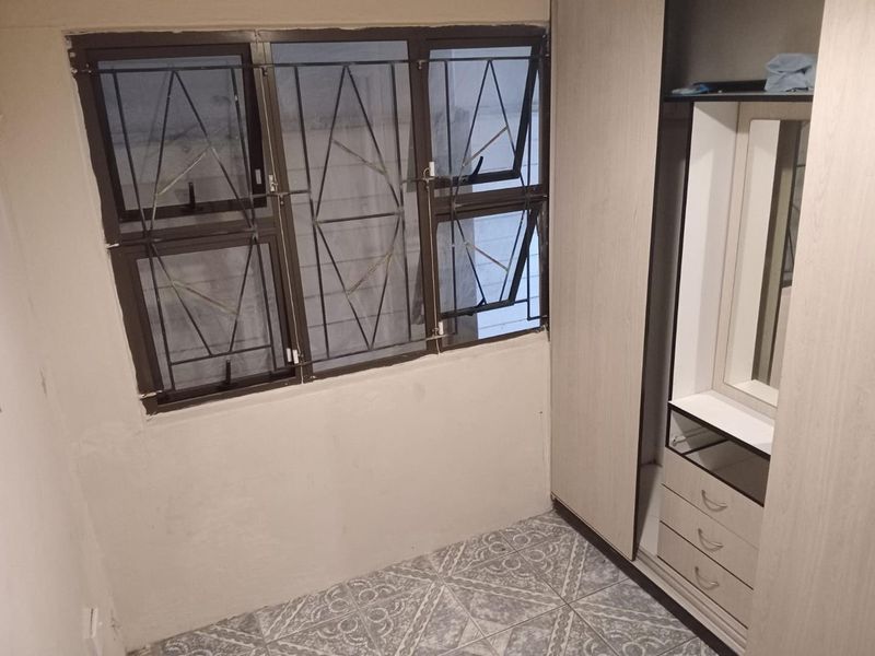 Discover comfortable and modern living in this well-maintained 2-bedroom home, perfectly designed for convenience and easy everyday living. - Photo 8