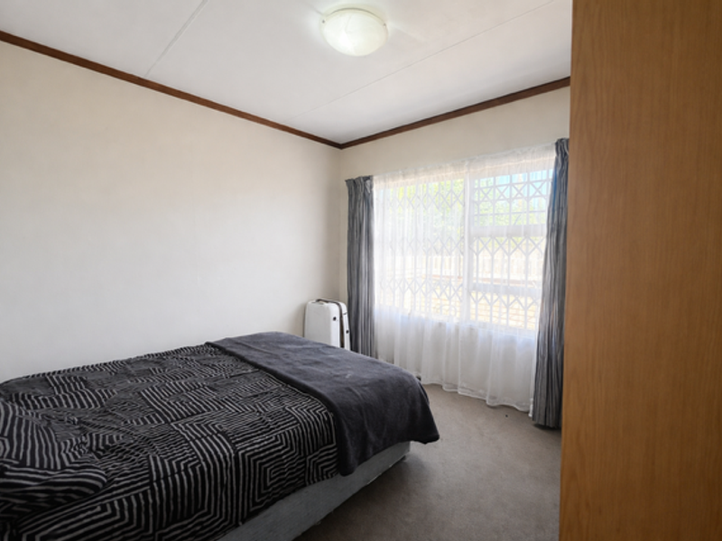 Townhouse with loft in  Langenhoven Park - Photo 7