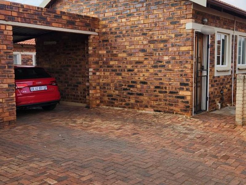 2 Bedroom Townhouse For Sale - Photo 3