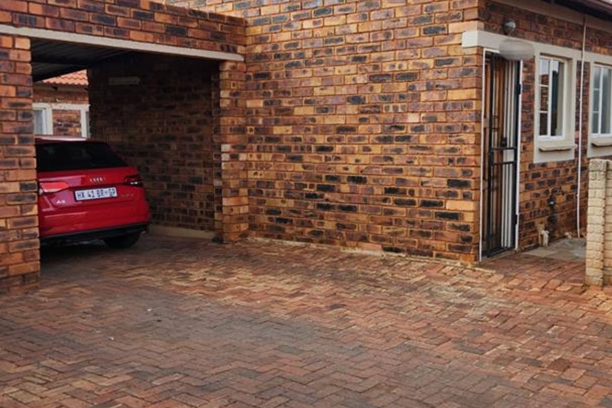 2 Bedroom Townhouse For Sale - Photo 3