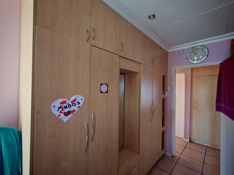 Charming Townhouse For Sale - Photo 8