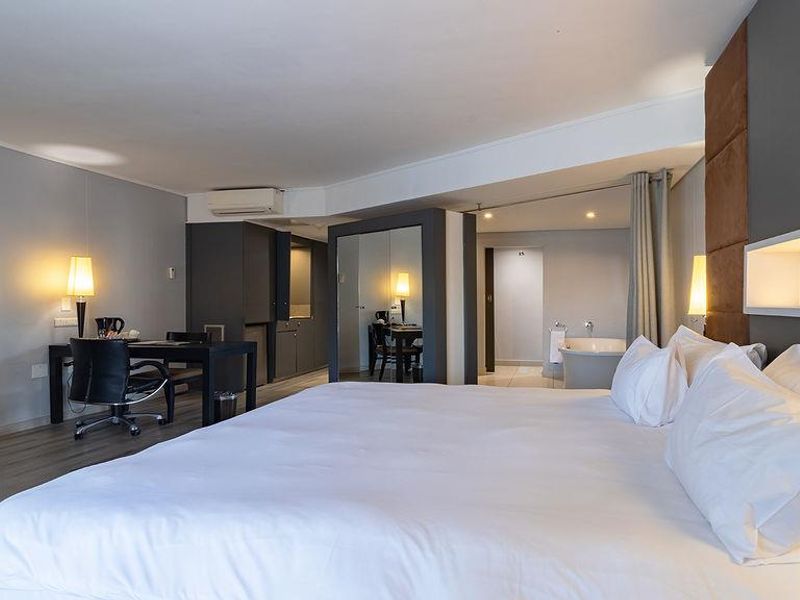 Superior Studio Deluxe Hotel Suite For Sale In Island Club Hotel - Photo 3